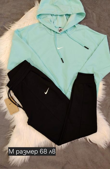 Дамски спортни комплекти