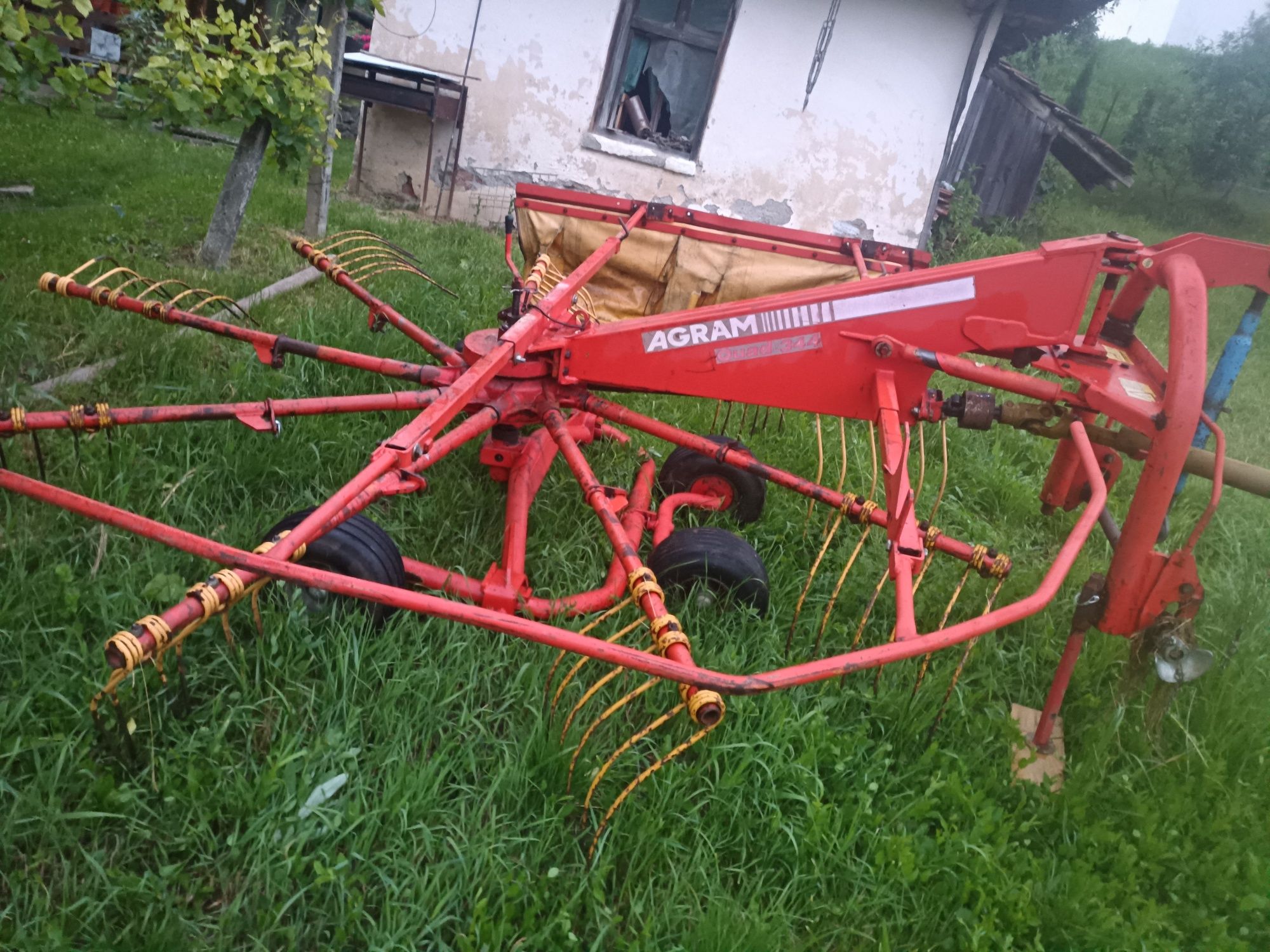 Grebla tandem după tractor