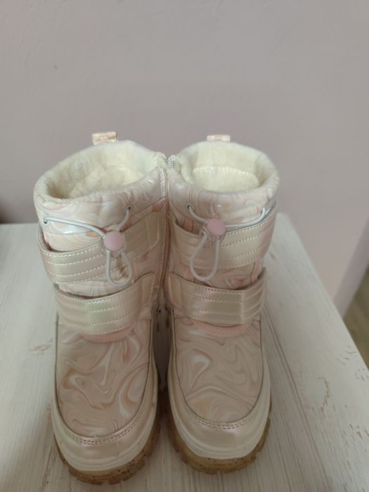 Продам сапоги для девочки.