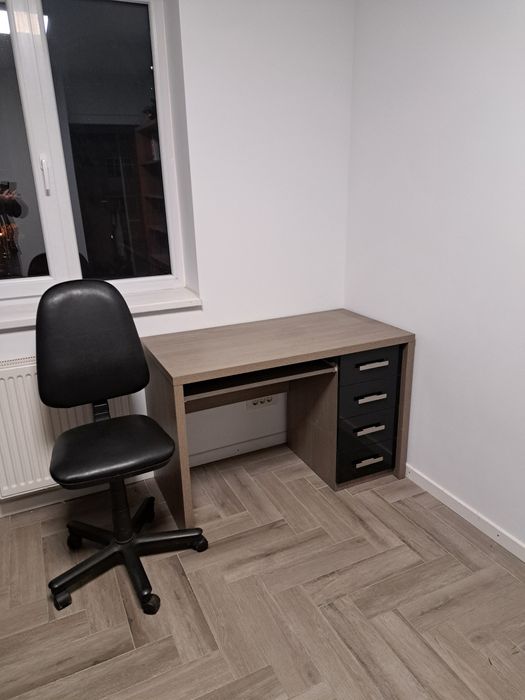 Birou 4 sertare si polita tastatura si scaun birou piele