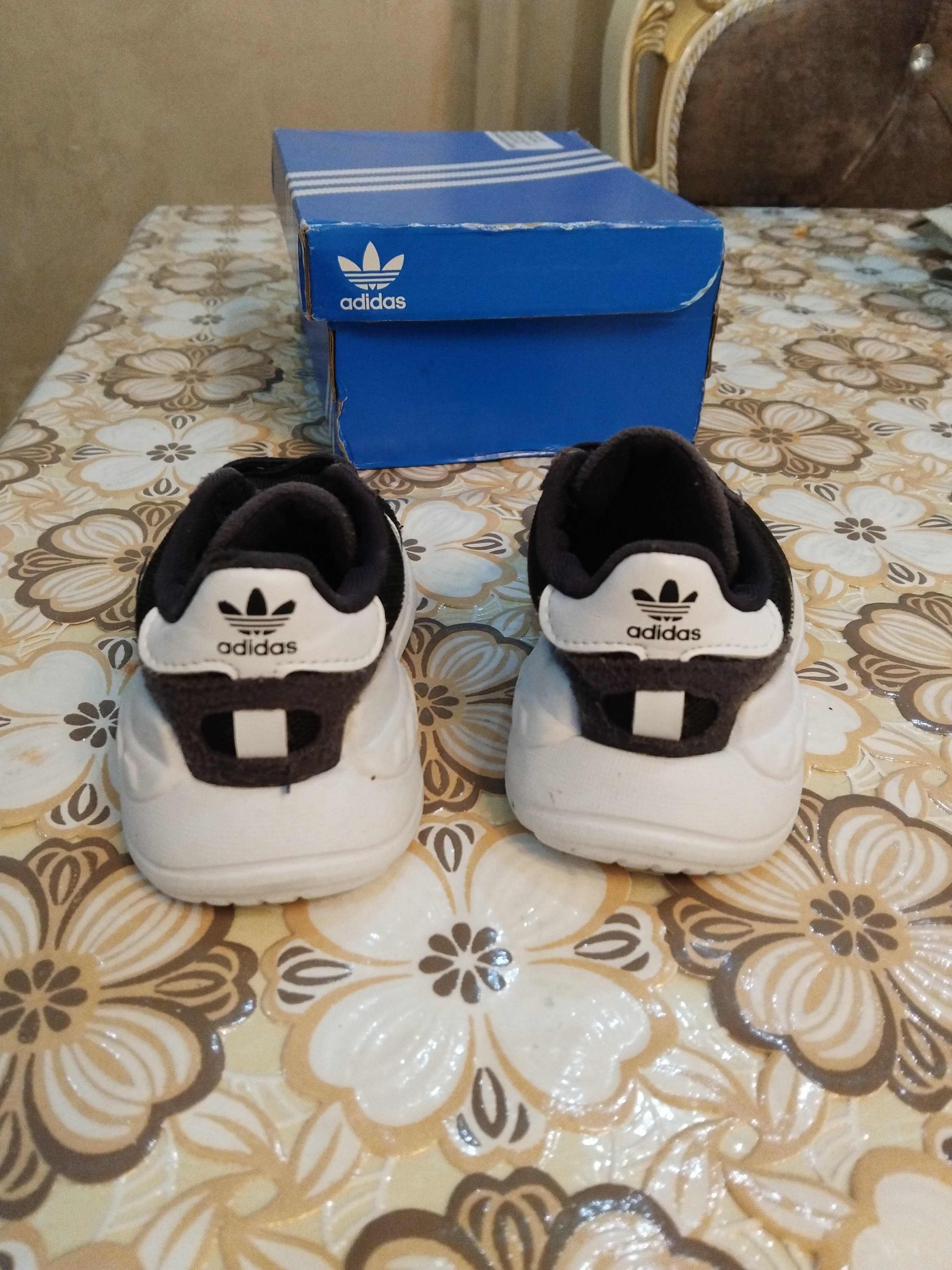 Маратонки на Adidas 20 номер