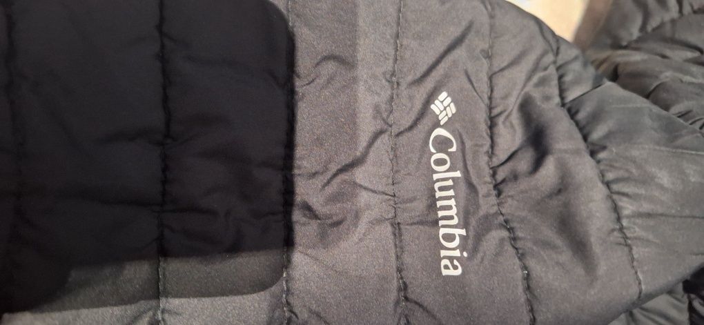 Продавам юношеско олекотено яке Columbia