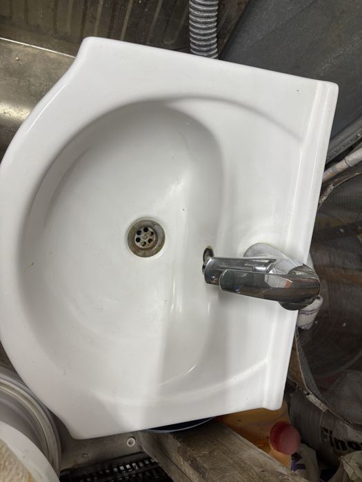 Vand diferite accesorii pentru casa