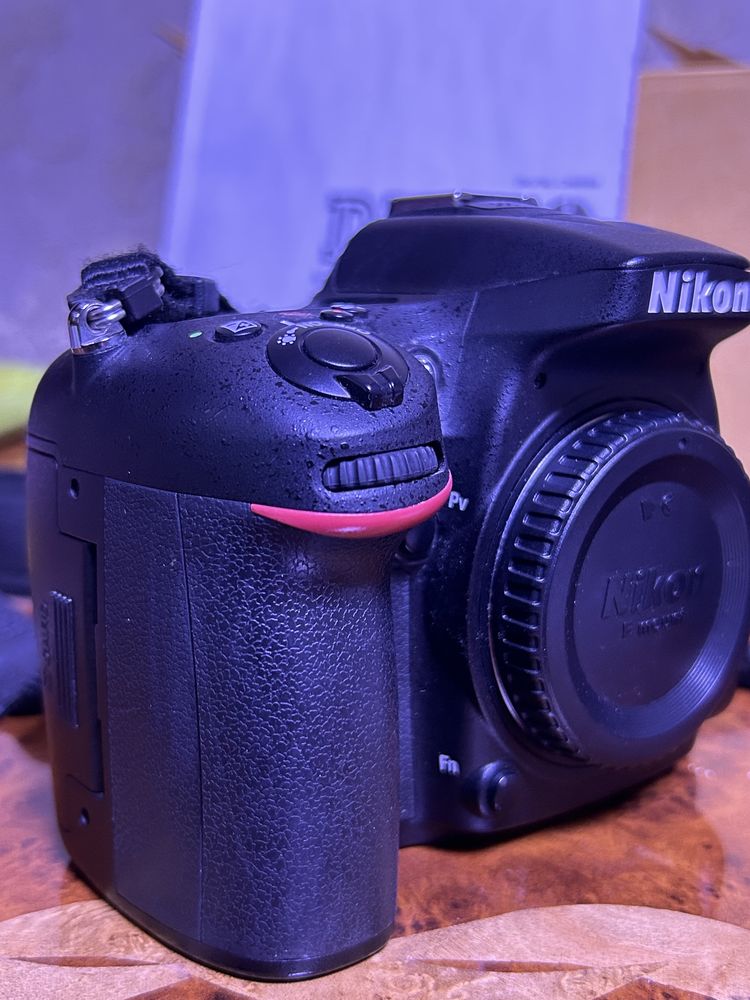 Nikon D 7100 продается состояния отличное как новое 2 обектива