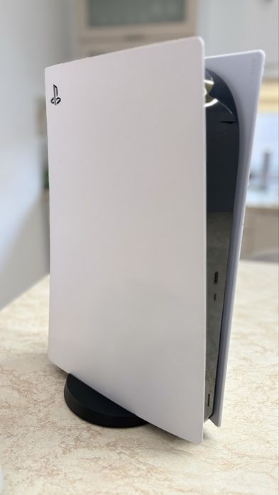 Ps5 slim digital cu 2 controllere si suport incarcare