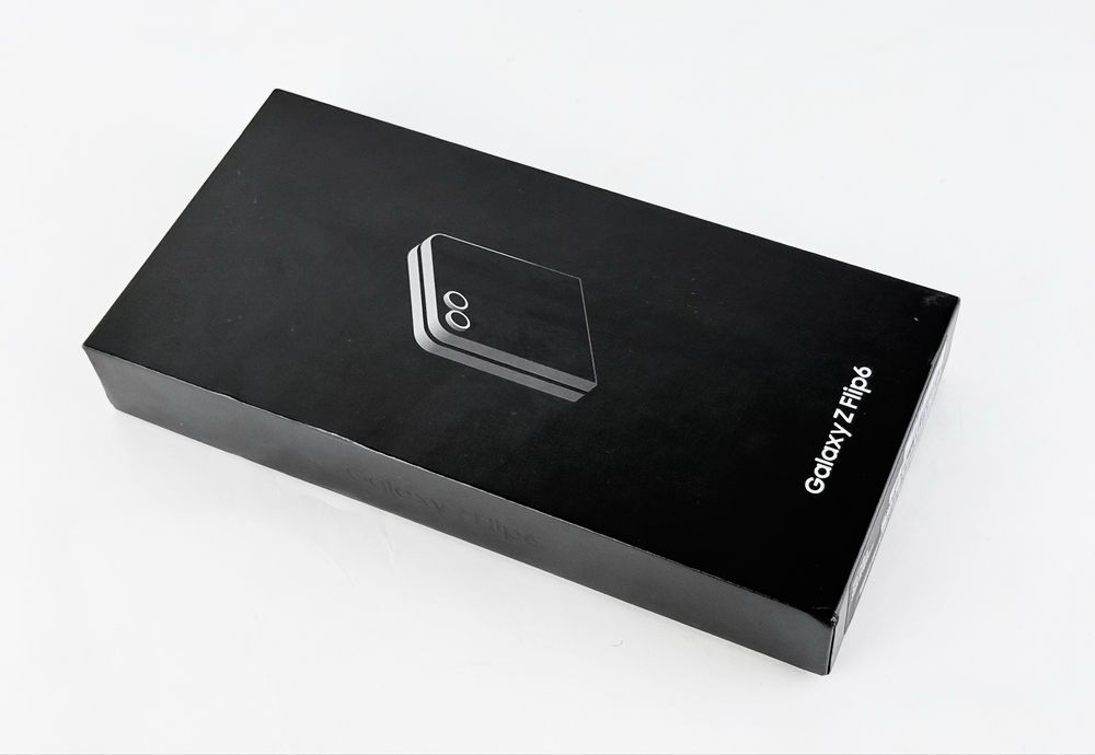 НОВ! Samsung Galaxy Z Flip 6 5G 256GB 12RAM Silver 2г. Гаранция