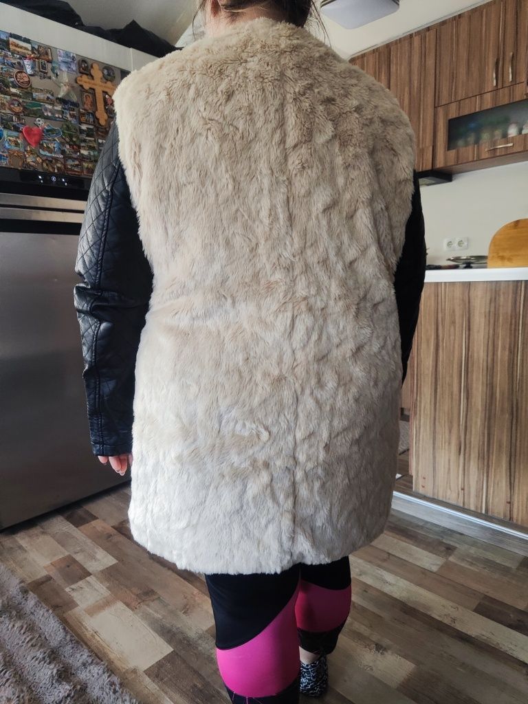 Палто с кожени ръкави