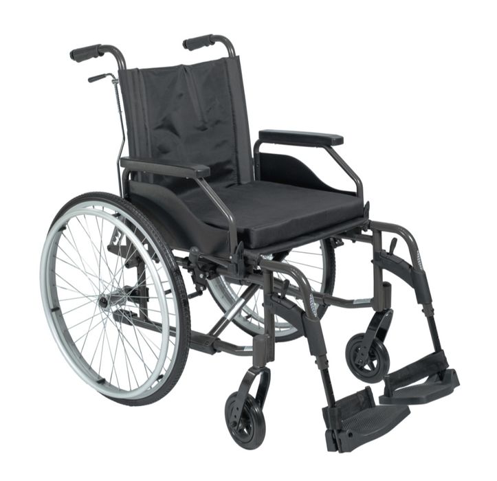 Продам новую механическую инвалидную коляску