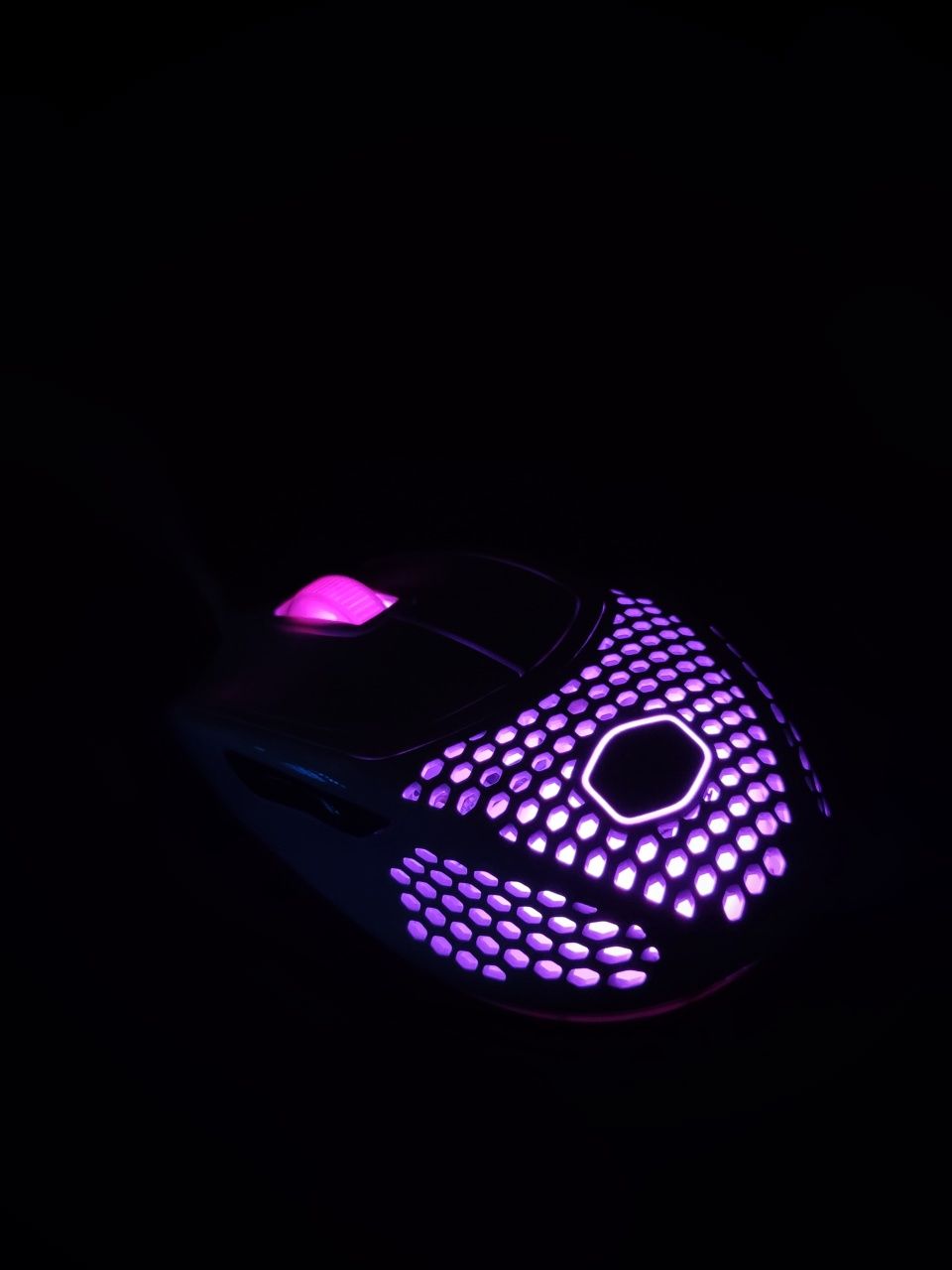 Геймърска мишка CoolerMaster MM720 RGB ултра лека 50гр