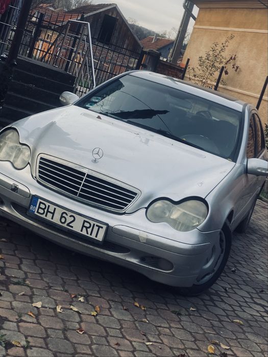 Vand Mercedes C180 an 2002 vand intreg pentru dezmembrari