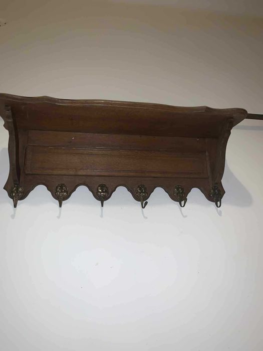 Cuier de perete din lemn cu aghatatori di bronz