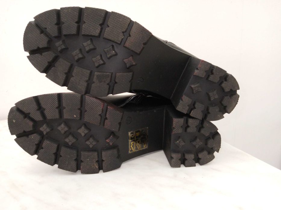 Ежедневни топли боти на символична цена