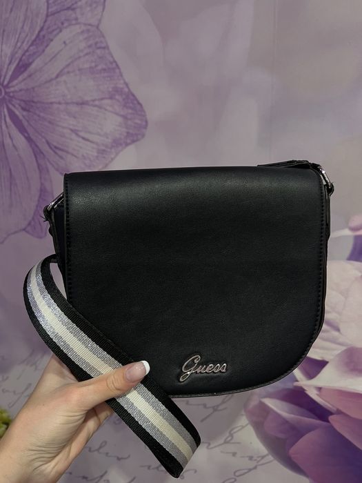Чанта  Guess черна