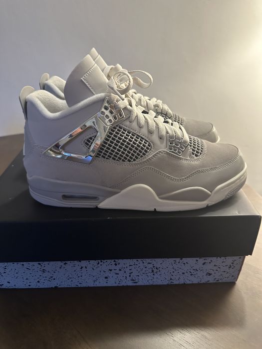 Jordan 4 Frozen Moments