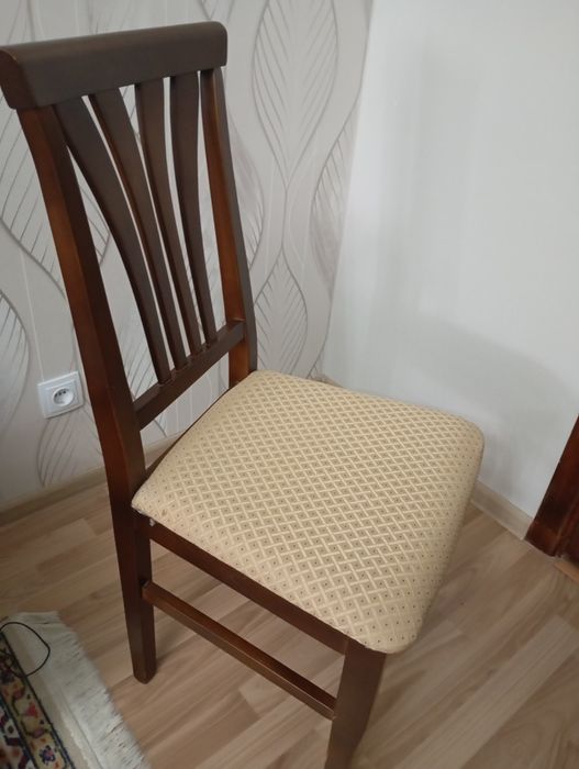 Мебель стол стулья. Продается стол и 6 стульев