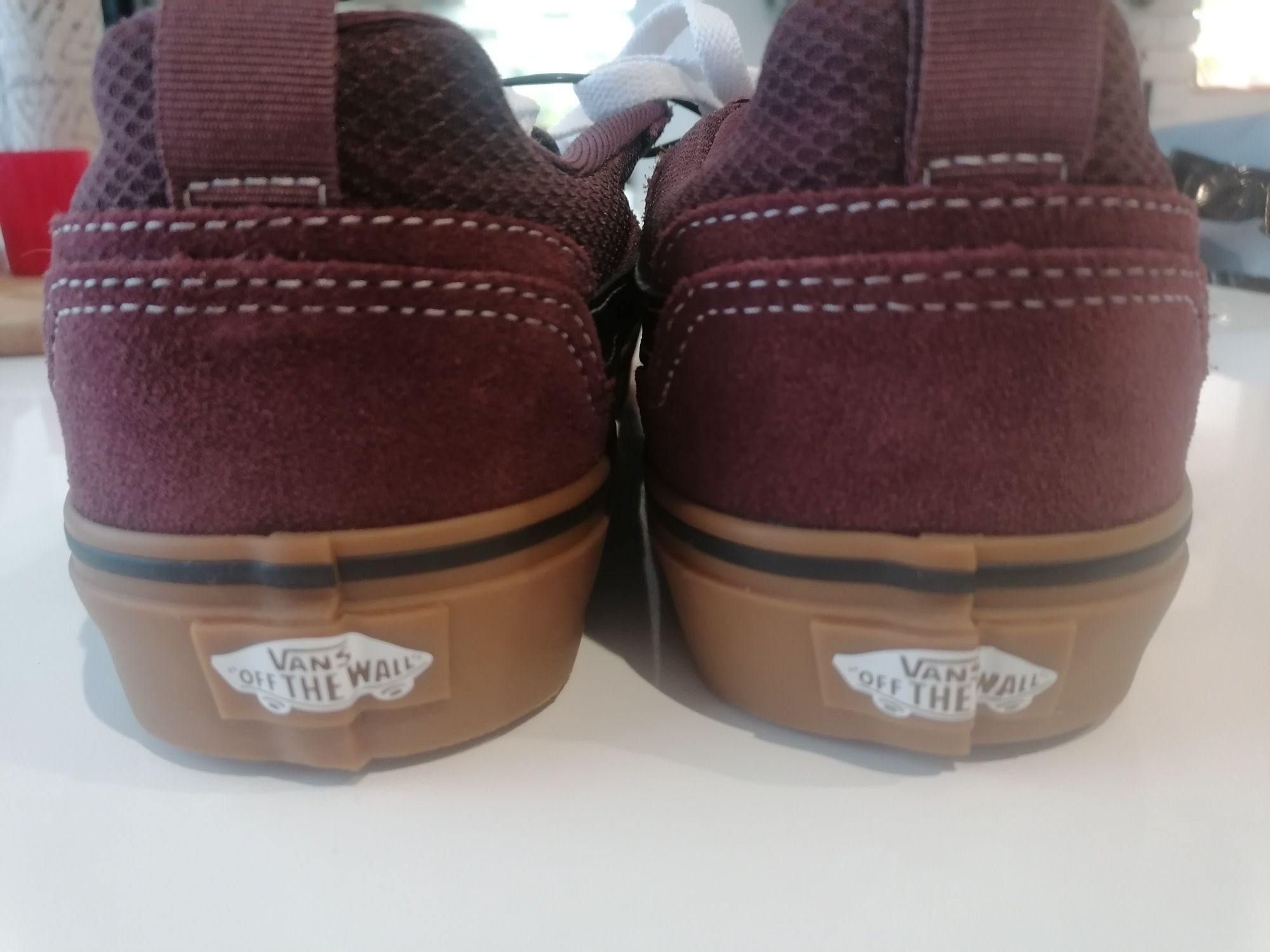 Продавам спортни обувки Vans