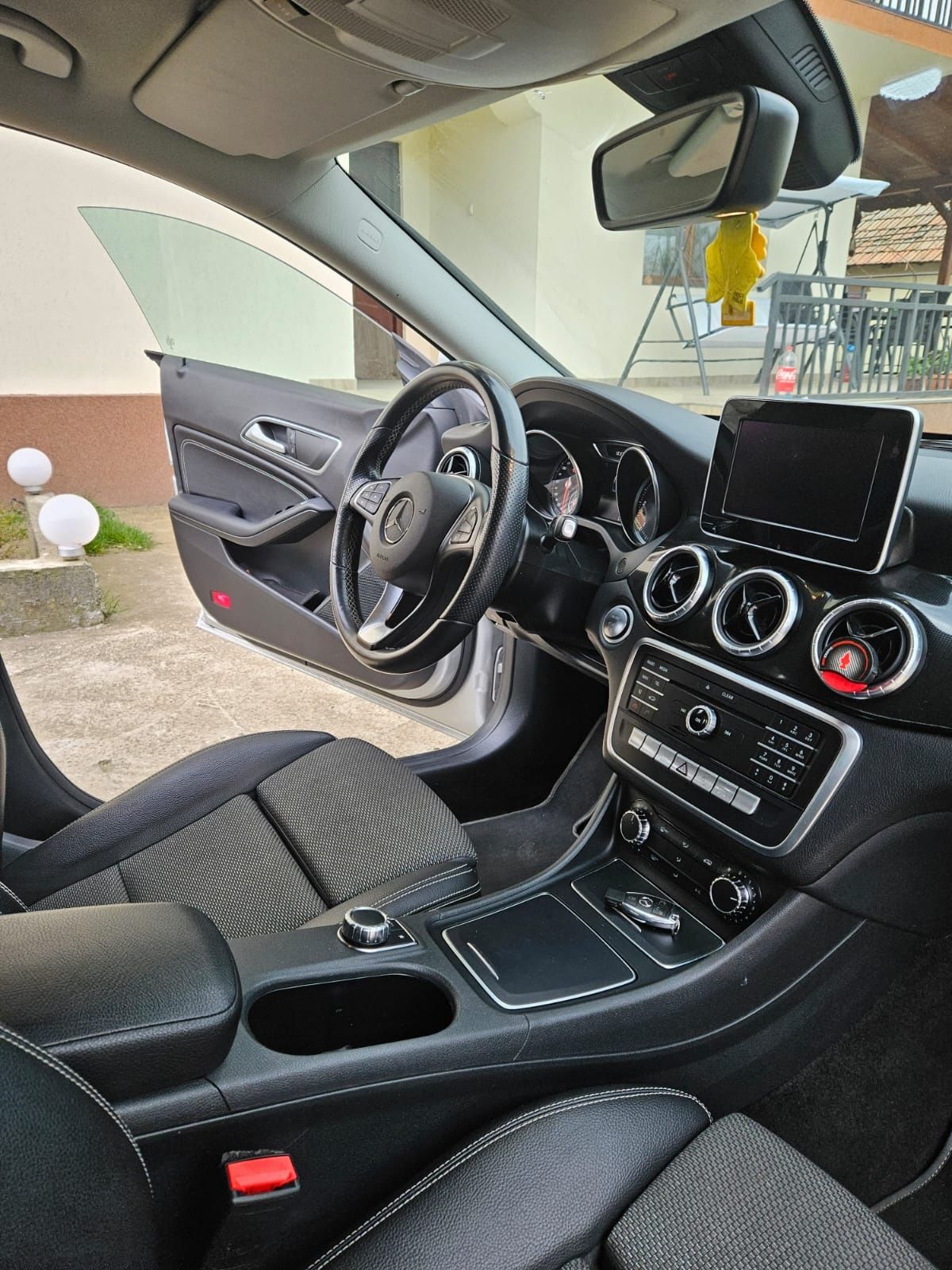 Mercedes-Benz CLA 200 D An 2018 AUTOMATĂ