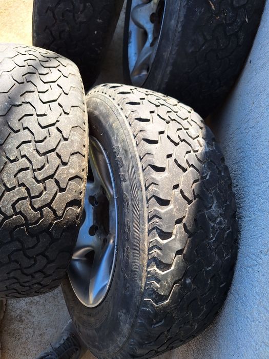 Продавам 4 бр джанти с гумите за кия спортиж