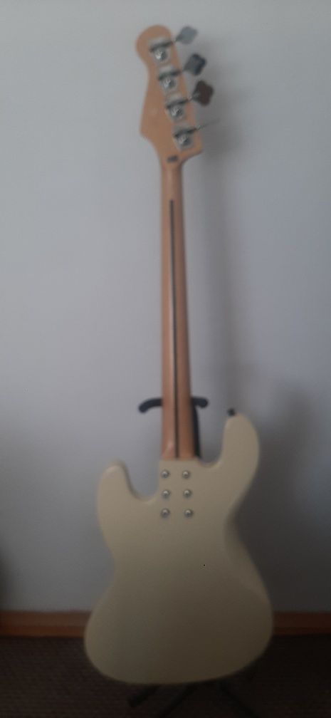 Chitară bass Ibanez