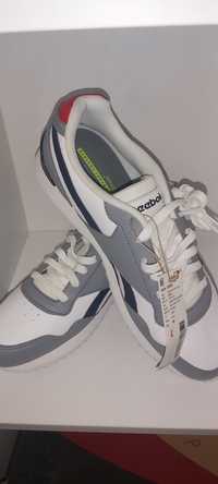 Vând adidasi Reebok Royal Glide noi