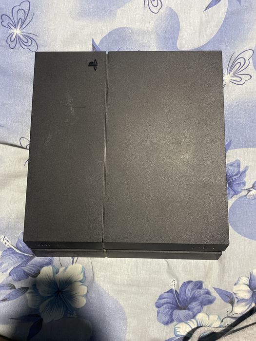 Vand ps4 cu 2 controlere