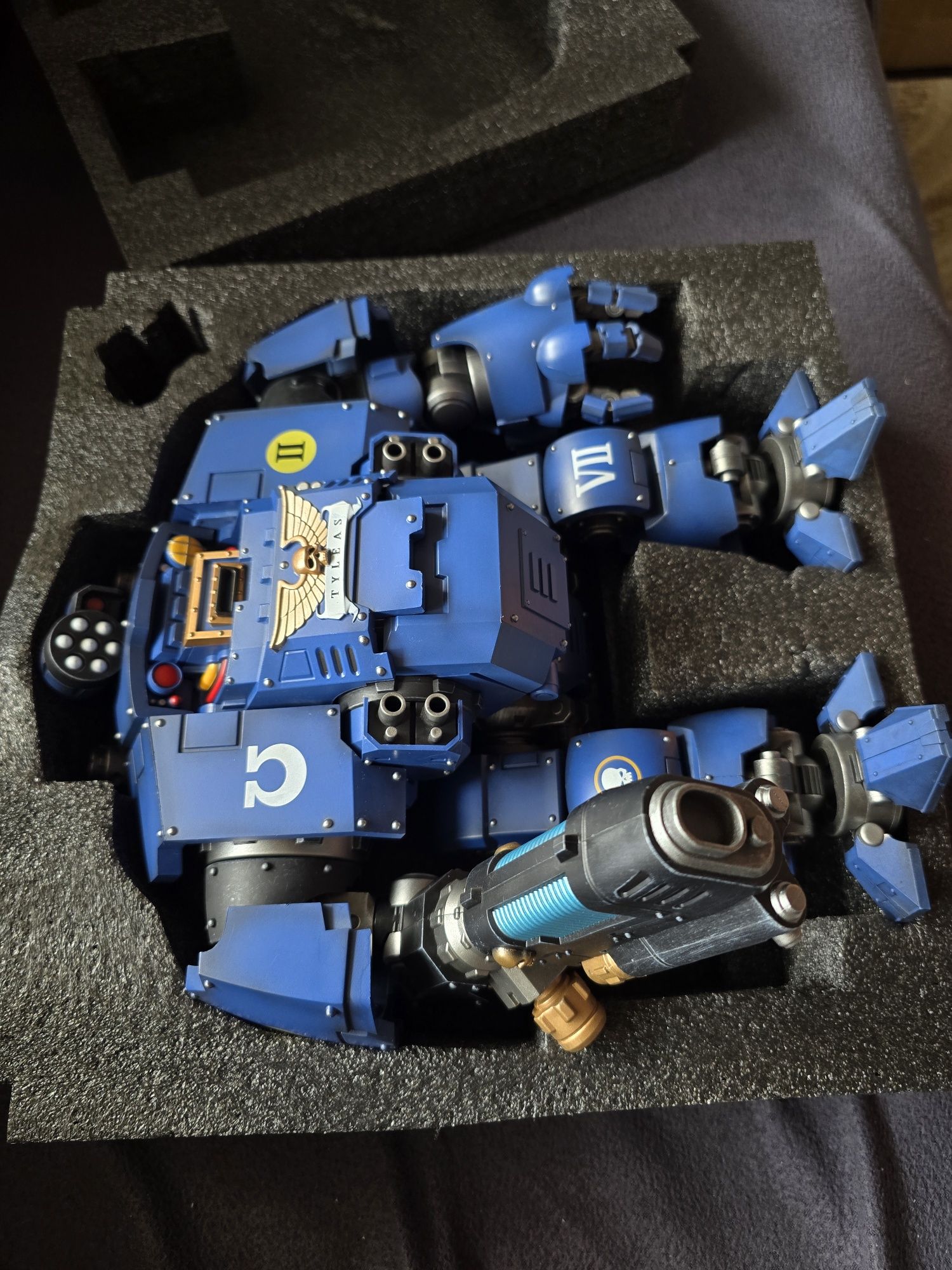 JoyToy Warhammer 40K Ultramarines Redemptor Dreadnought Tyleas