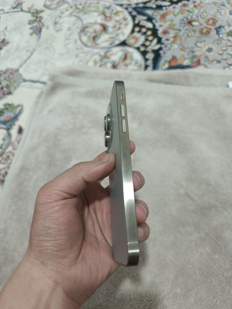 iPhone X 16 Pro korpusda