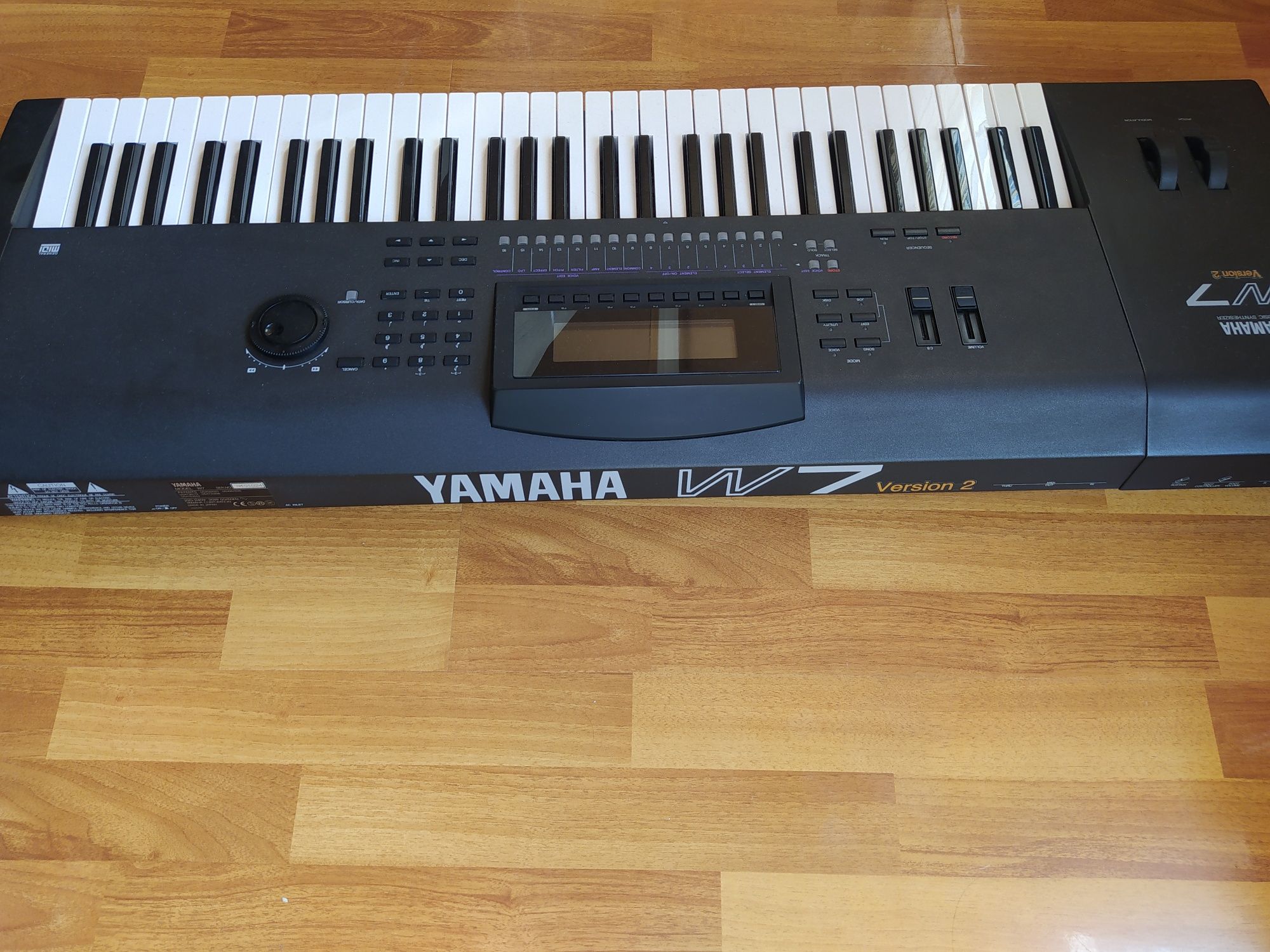 YAMAHA W 7 professional sinrezator,juda alo holat yangi