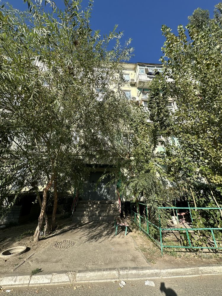 3 комн 2 этаж Абая 28 дом