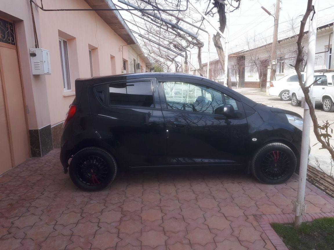 Chevrolet Spark 2 позиция евро 2015 года в хорошем состоянии
