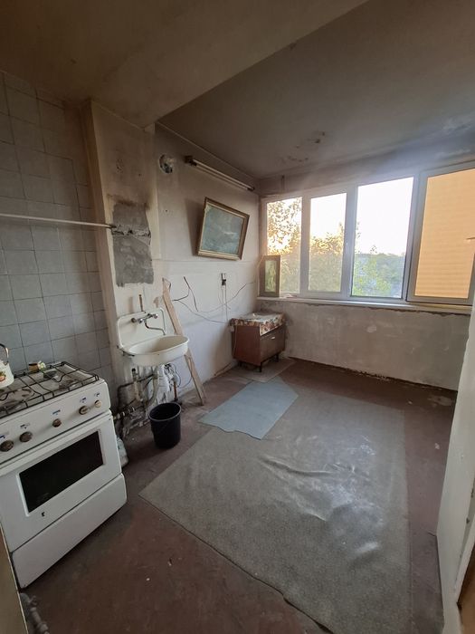 Срочно продаётся 4х комнатная квартира в центре города Багишамал!!!