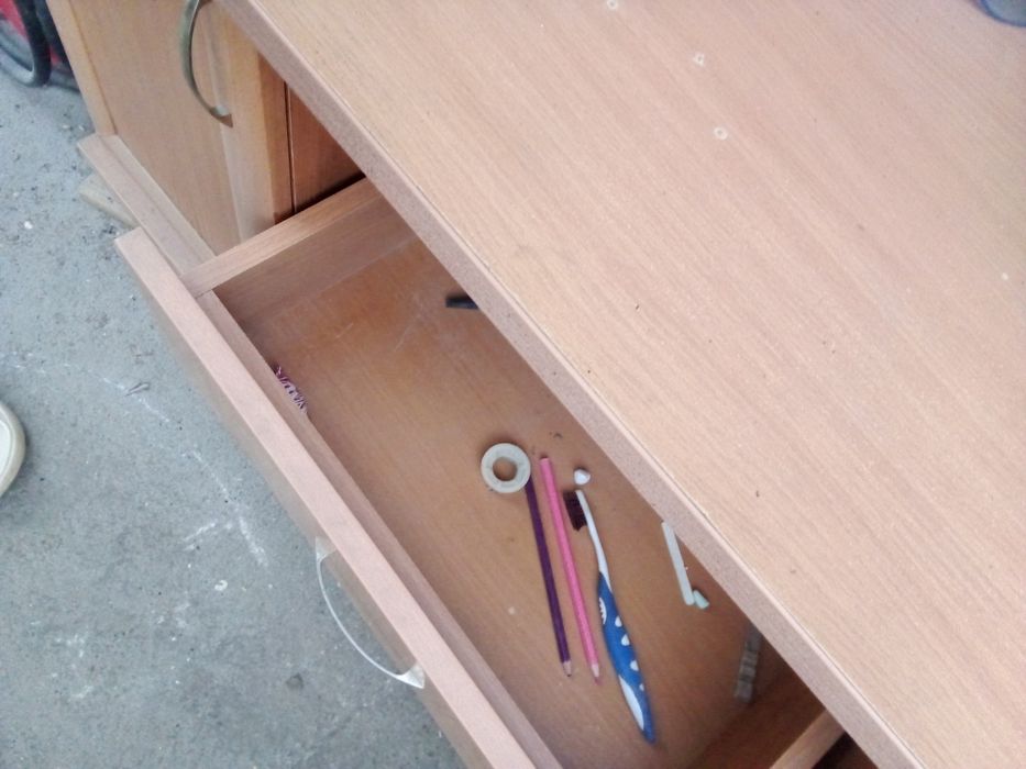 Продам тумбочку коричневую