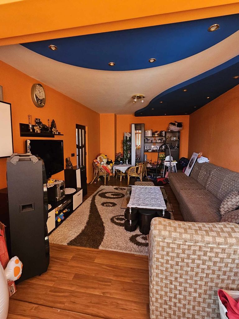 Продава се Тристаен апартамент в Разград, Орел - 76 кв.м за 1074 €/кв.м - Снимка #1