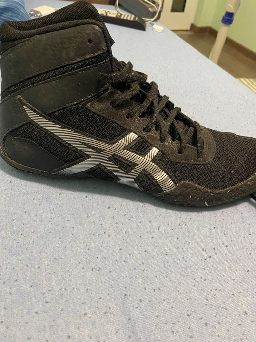 Чисто нови борцовки