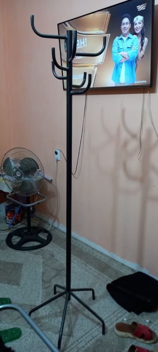 Вешалка для одежды  металлическая цвет черный