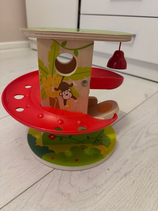 Дървена играчка с топче. Натисни и спусни