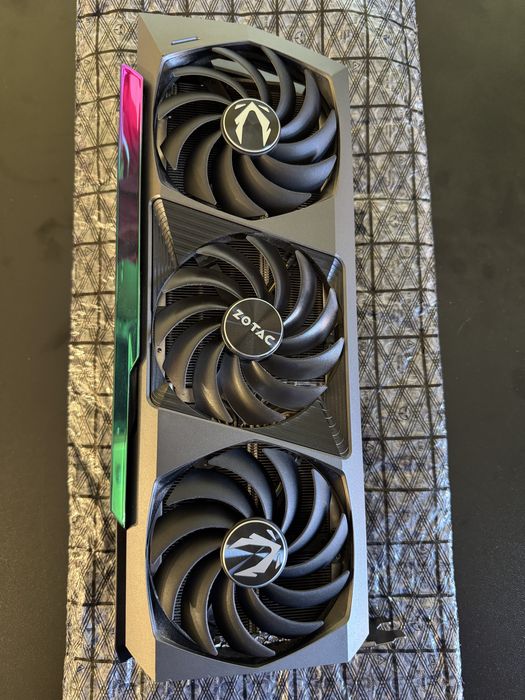 RTX 3090 ti 24GB - Zotac AMP extreme Holo
