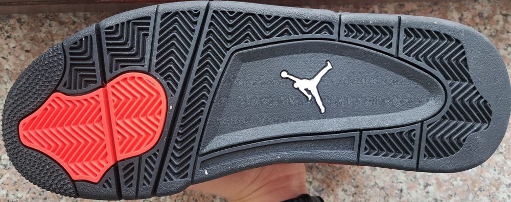 Jordan 4 red thunder