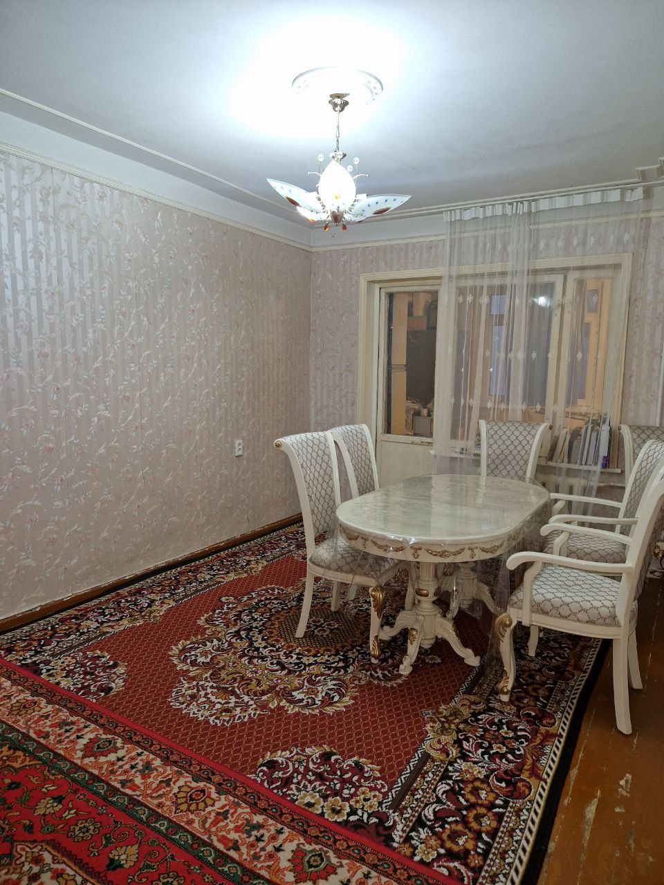 Продается 2 комнат, кирпич 77 серия
