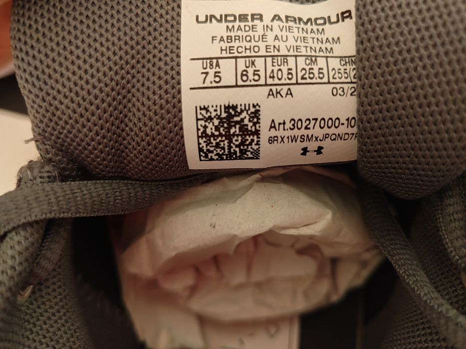 Under Armour model Charged Surge 4