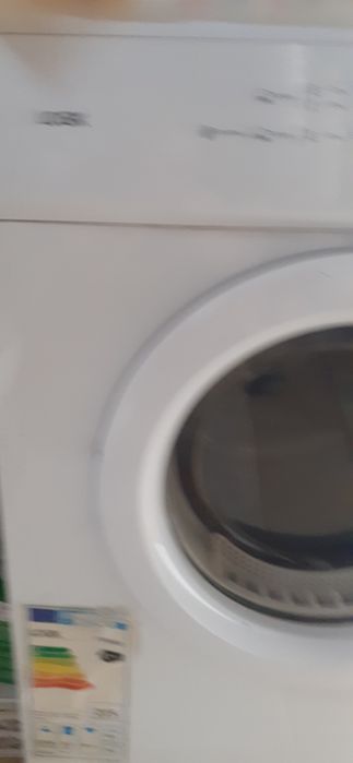 Uscător de haine foarte puțin folosit
