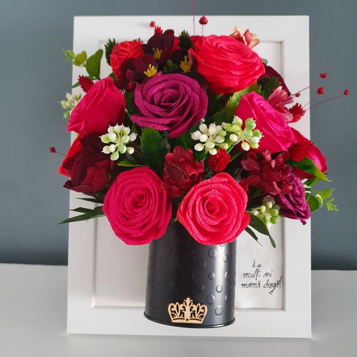Aranjamente florale, cutii cu flori, rame decorate