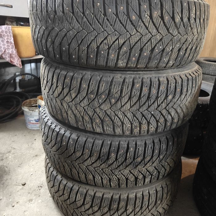 R15 205/65 Комплект зимней шипованной резины