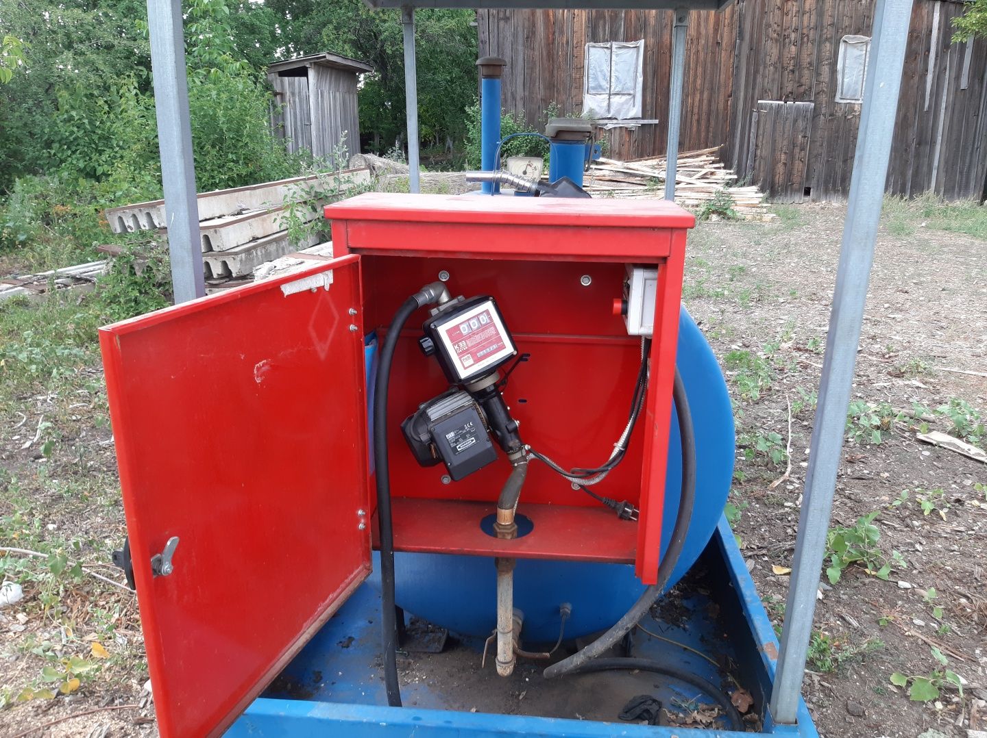 Cistena combustibil cu pompă
