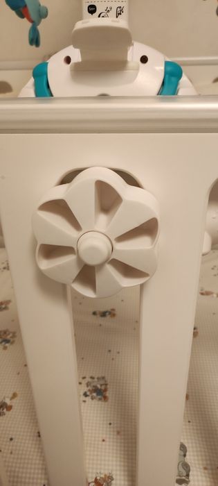 Музикална въртележка Tiny Love с 3 играчки и 18 мелодии