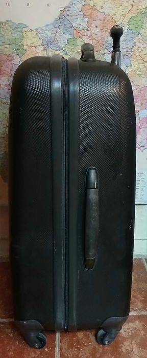 Куфар голям твърд