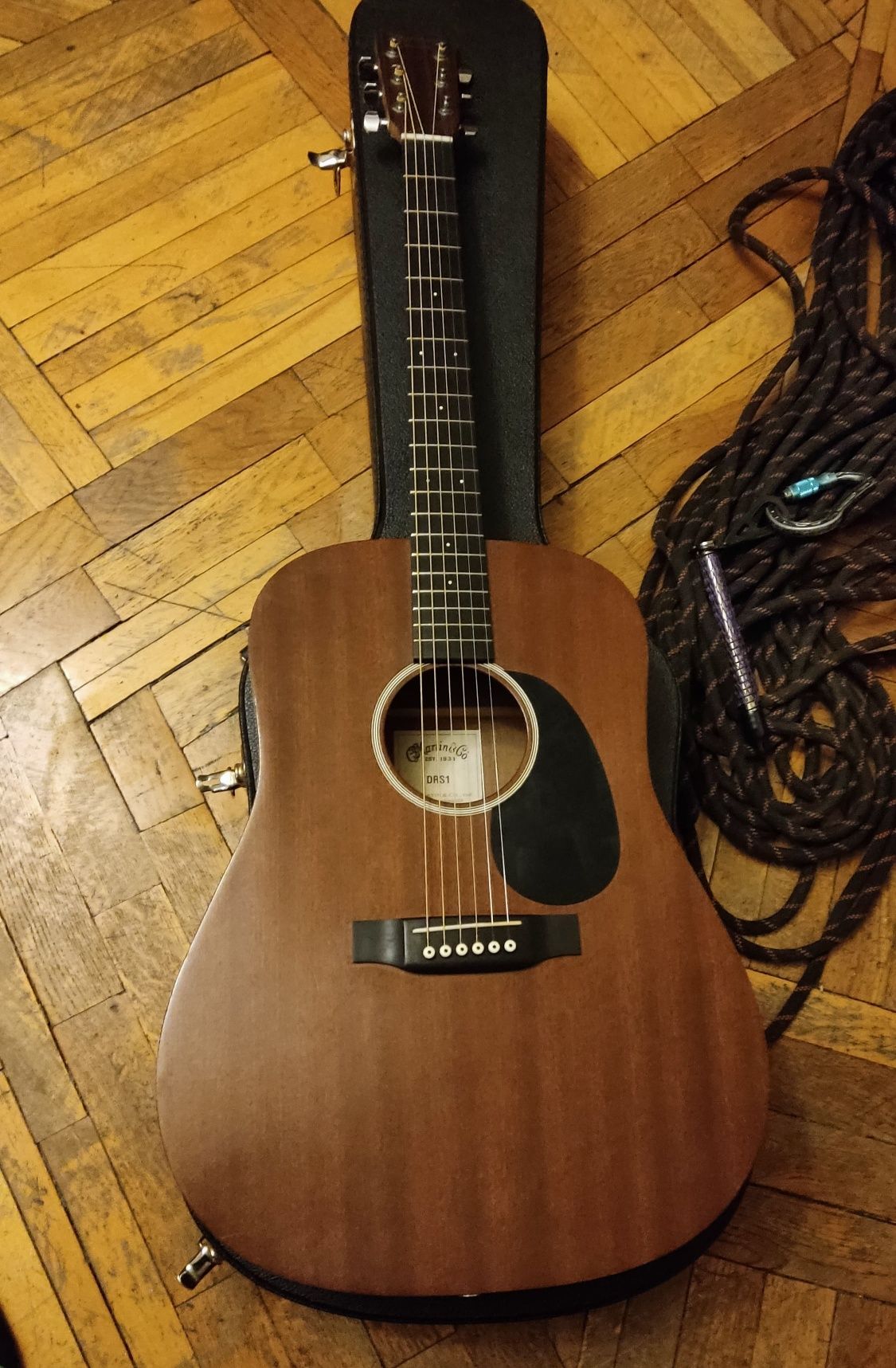 Продам электроакустическую гитару Martin DRS1