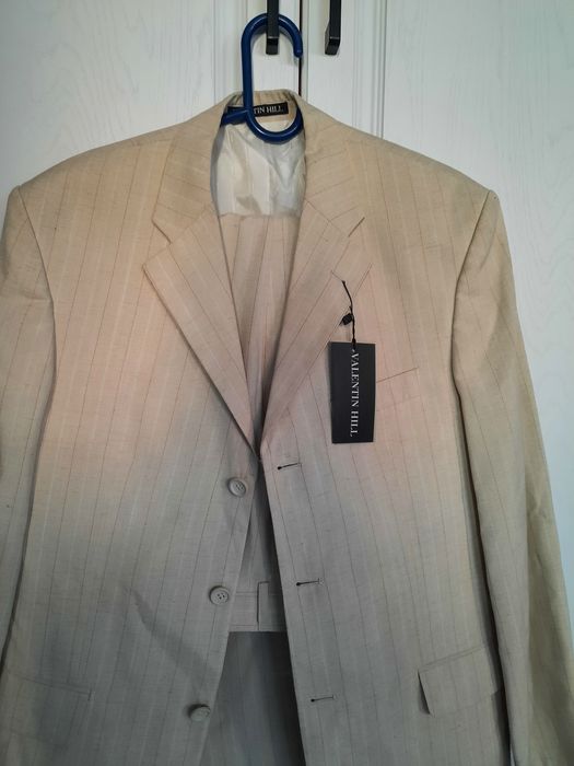 Продам новый костюм