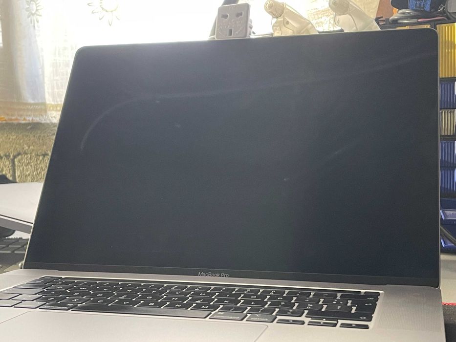 Lot Macbook uri ( pro 15 pro 16 m1 air pro 13) cu defecte! cititi desc