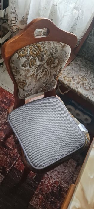 Coltar bucatarie fără tăieturi sau pete lemn masiv plus 2 scaune